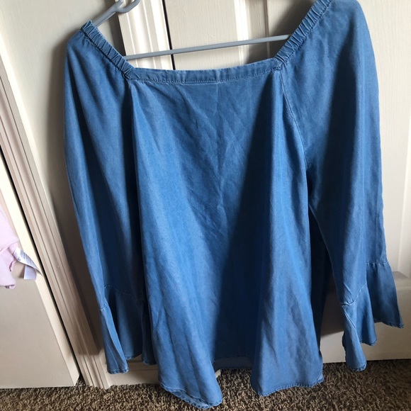 💛4/20 sale if you bundle NWOT Liz Claiborne bell sleeve chambray top - Picture 3 of 6